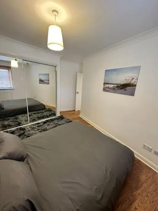Stylish Waterfront Apartment Londyn