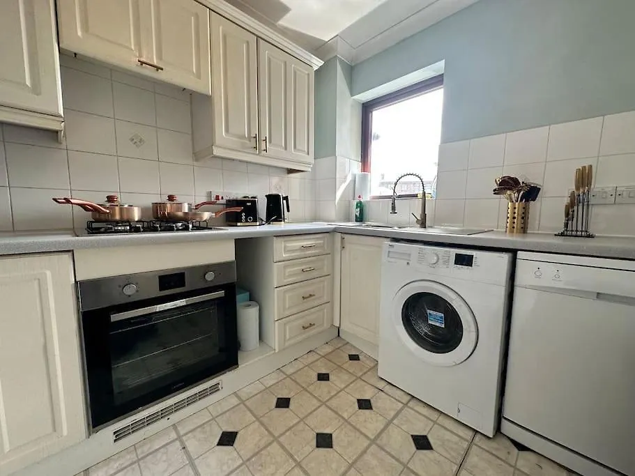 Stylish Waterfront Apartment Londyn
