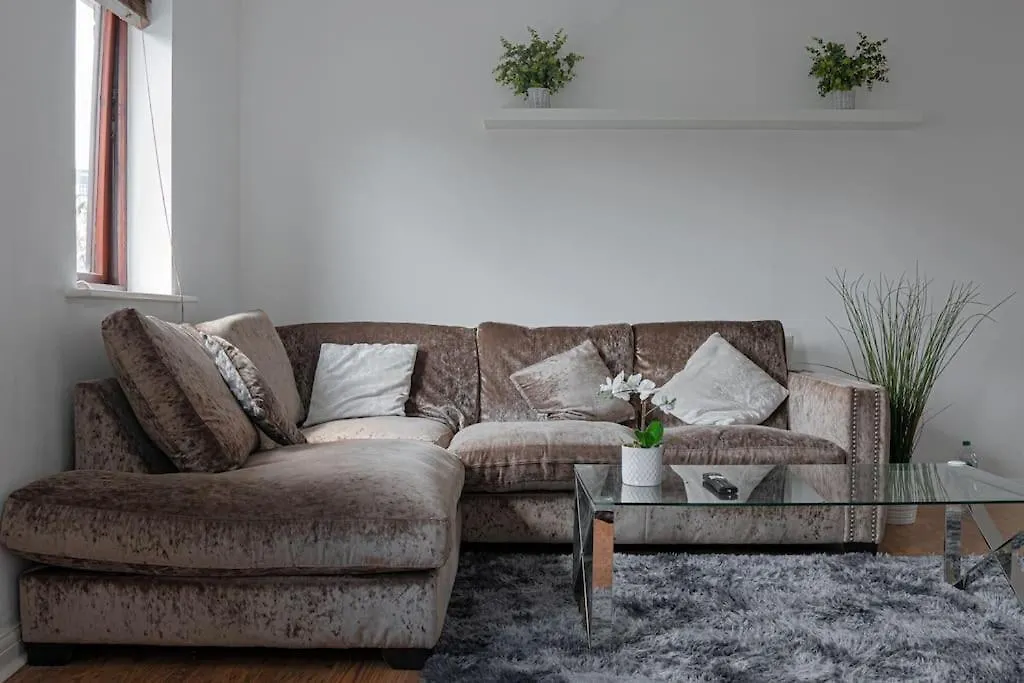 Stylish Waterfront Apartment Londyn