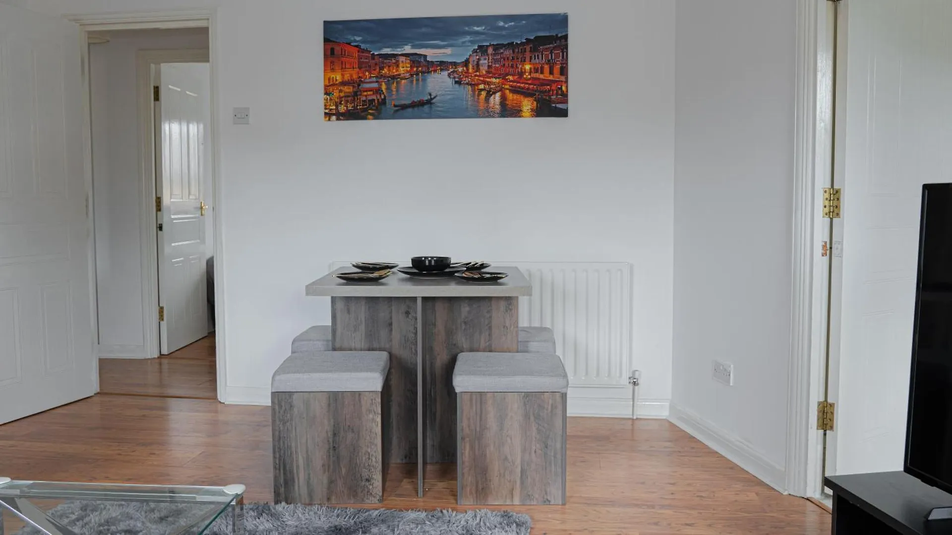 Stylish Waterfront Apartment Londyn